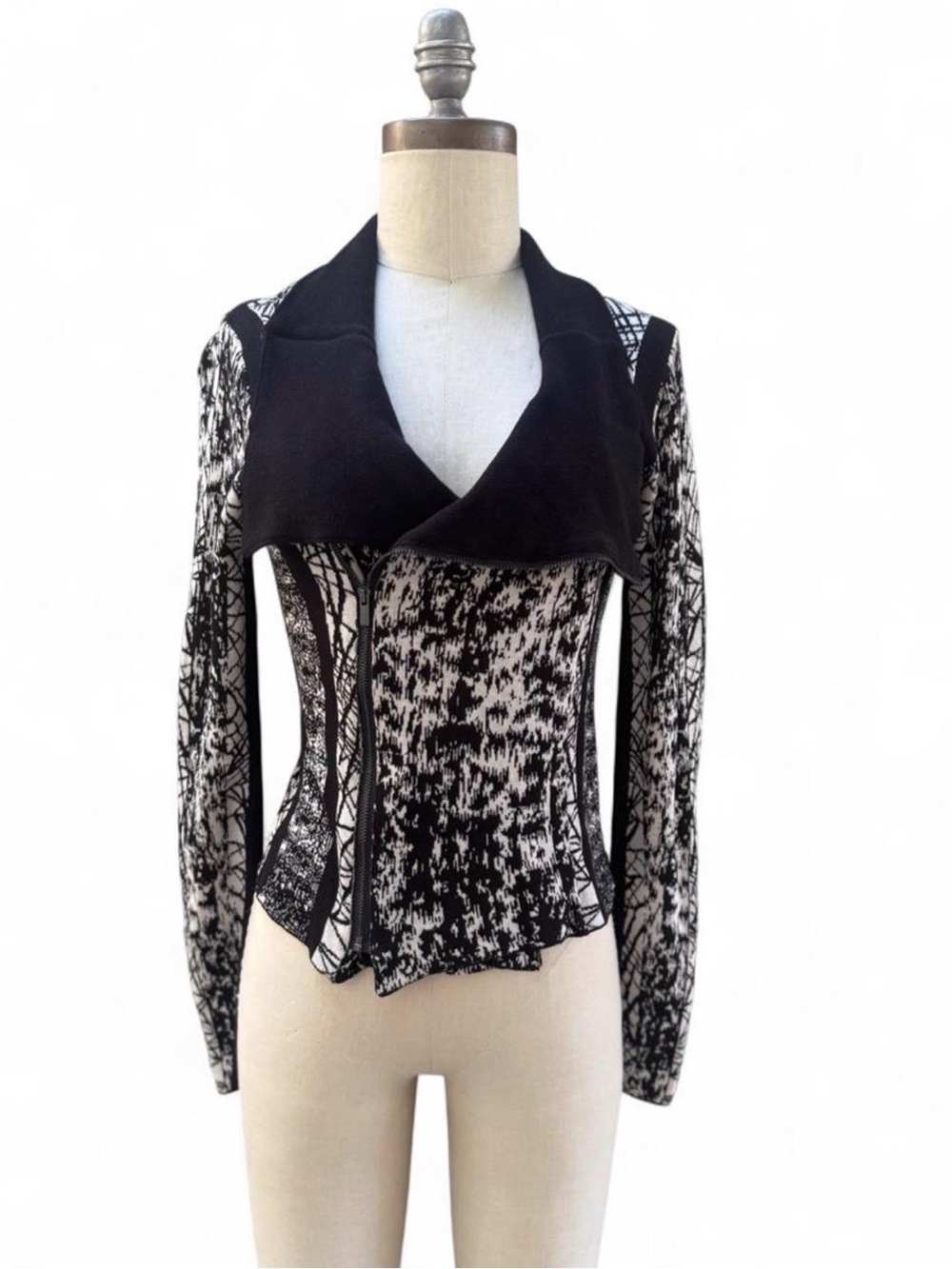 BCBGMaxAzria Silk & Cotton Black & White Abstract Patterned Zip Cardigan Sz M